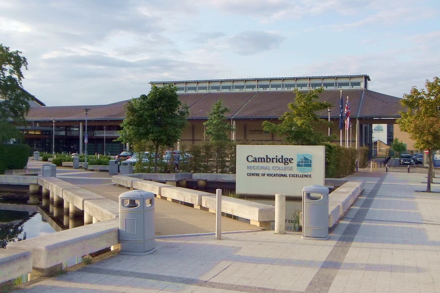 Summer School 2025 від Cambridge Regional College